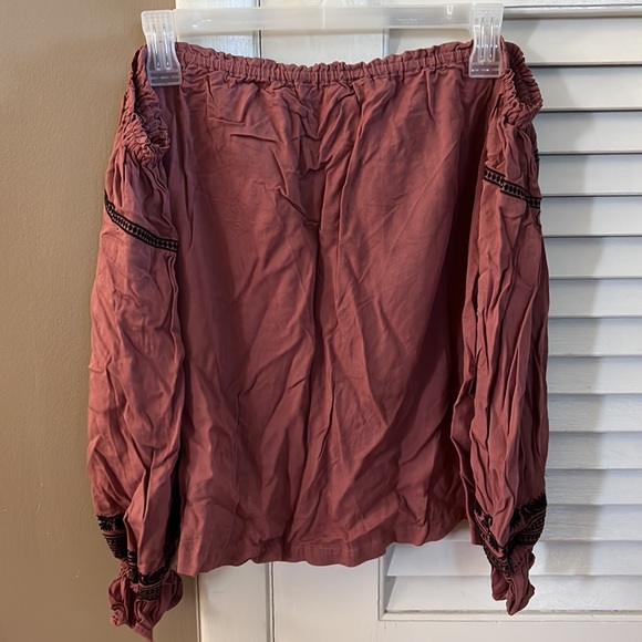 Off the shoulder peasant style blouse - Picture 2 of 2